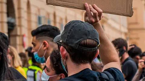 concentraci&oacute;n manifestaci&oacute;n huelga piquetes protesta gente