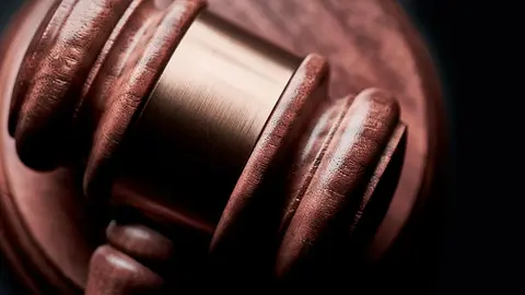 juez juicio juzgado condenado sentencia pena tribunal