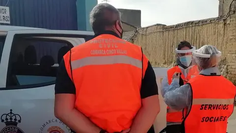 Los equipos de vigilancia se trasladan a los domicilios en los que hay casos positivos Covid para comprobar el nivel de cumplimiento de las situaciones de aislamiento