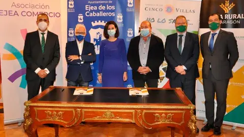 Ejea Comercio y Caja Rural de Arag&oacute;n firm&oacute; un acuerdo para la puesta en marcha del proyecto somostucomercio.com