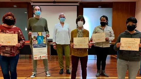 Entrega de diplomas a las asistentes durante los d&iacute;as 15 y 16 de octubre 2