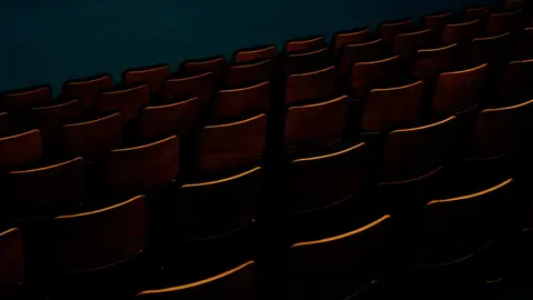 teatro auditorio gradas p&uacute;blico asistencia cultura escenario esc&eacute;nico esc&eacute;nicas artes