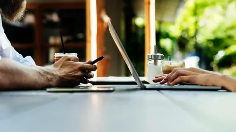 caf&eacute; idea trabajo coworking oficina ordenador trabajando trabajadores trabajo port&aacute;til m&oacute;vil