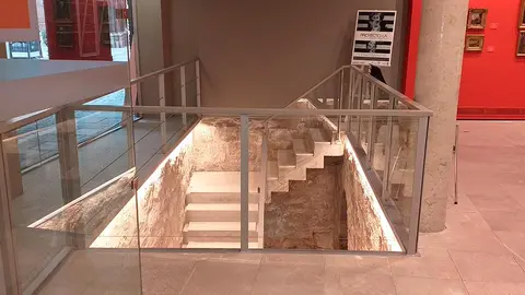 Museo Mu&ntilde;oz Sola de Arte Moderno LED escaleras