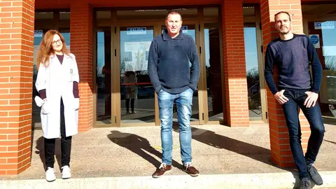 Silvia Rodr&iacute;guez D&iacute;ez, Francisco Santos Escribano y Carlos Sim&oacute;n Soldevilla, profesores del IES Valle del Ebro