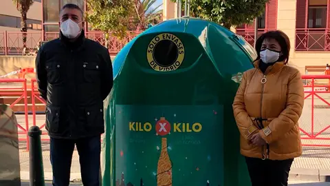Bel&eacute;n&nbsp;Cerd&aacute;n, presidenta de la Mancomunidad de Residuos de la Ribera Alta, y&nbsp;&Oacute;scar Acedo, gerente de la zona norte de Ecovidrio
