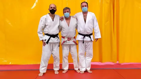Antonio Mart&iacute;nez y Rub&eacute;n Calvo junto al maestro F&eacute;lix Pastor