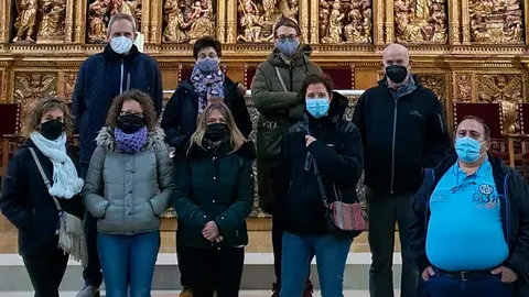 Los responsables de las oficinas de turismo comarcales han visitado Tauste para disfrutar de los encantos tur&iacute;sticos de la localidad (arriba, delante del retablo Mayor de la iglesia de Santa Mar&iacute;a)