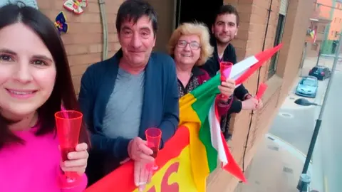 Brindis popular desde el balc&oacute;n