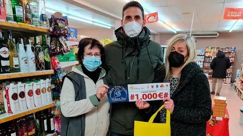 Los afortunados ganadores del cheque regalo de 1.000 euros fueron Sonia Malo Osta y su esposo Jes&uacute;s Miranda Pinzolas 3