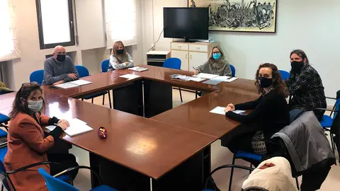 Representantes del Ayuntamiento de Tudela y el Gobierno de Navarra se reunieron para abordar el nuevo programa de pol&iacute;ticas migratorias para personas refugiadas