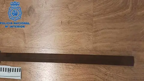 La barra de hierro med&iacute;a 70 cm de longitud