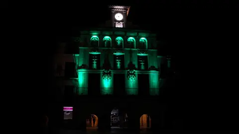 La Casa del Reloj iluminada de color verde con motivo de la celebraci&oacute;n del D&iacute;a Mundial contra el C&aacute;ncer