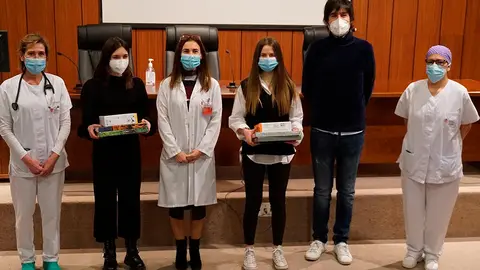 Entrega del Premio Especial del Congreso URANIA a Amara Garc&iacute;a e Idoia Hern&aacute;ndez, alumnas del IES Valle del Ebro