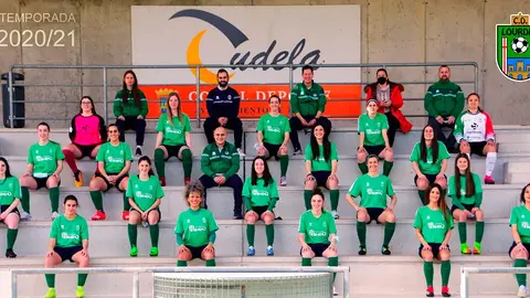 El equipo de Auton&oacute;mica Femenino del CD Lourdes recibi&oacute; la visita de la conejal de deportes Irune Garc&iacute;a