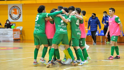 Alegr&iacute;a de los jugadores de Xota por la victoria