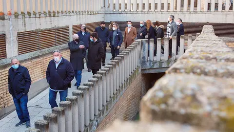 El vicepresidente Aierdi junto a vecinos y vecinas de la zona rehabilitada en Tudela