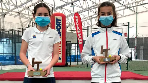 Paulina y Mar&iacute;a juntas tras conseguir sus respectivos triunfos