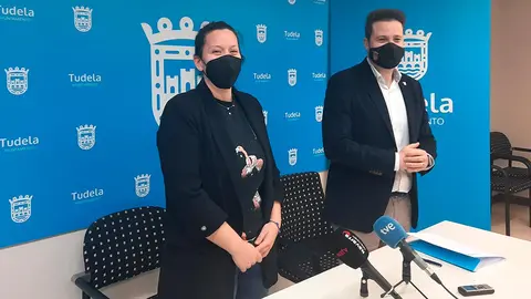 Irune Garc&iacute;a y Alejandro Toquero en la comparecencia ante la prensa 1