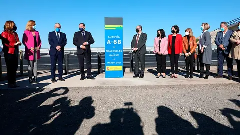 El ministro Jos&eacute; Luis &Aacute;balos y el presidente Javier Lamb&aacute;n participan en el acto de puesta en marcha del tramo Figueruelas Gallur de la autov&iacute;a A 68