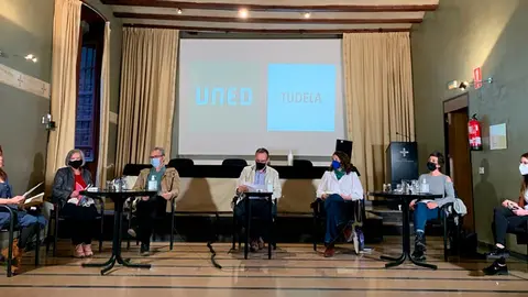 La UNED de Tudela recita poes&iacute;a 1