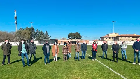 Visita parlamentaria al estadio de f&uacute;tbol El Palomar de Villafranca 1