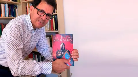 Cruzados es el nuevo libro de Agust&iacute;n Tejada Navas