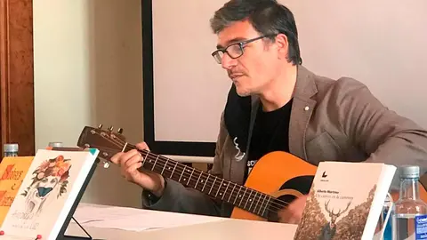 Per Gaztelu y su guitarra