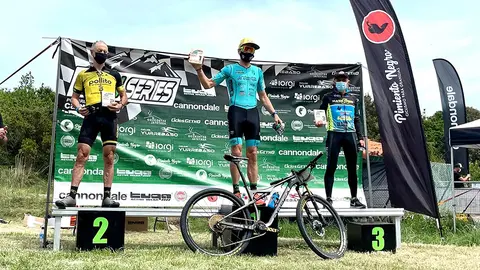 Tito Espada en el podio del Open Green Series xco