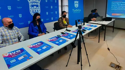 En la presentaci&oacute;n de la campa&ntilde;a, la edil de Comercio Irune Garc&iacute;a ha estado acompa&ntilde;ada de Jes&uacute;s Clemos, Anabel Garc&iacute;a (Decohogar), Laura Guirao (Restaurante L&ELE) y &Aacute;lvaro Alonso (gerente de Masbytes) y Albert Ruiz (Masbytes)