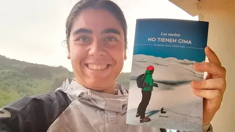 Susana Ruiz Mostazo con su libro Los sue&ntilde;os no tienen cima