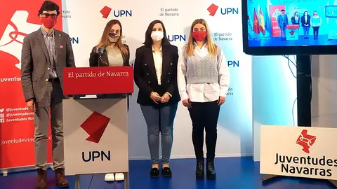 La tudelana Natalia &Aacute;lava Ayensa estuvo acompa&ntilde;ada por la presidenta de Juventudes Navarras, Laura Casanova y el secretario general, Andr&eacute;s Goicoechea