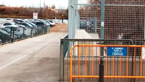 Zona de aparcamiento situada en las inmediaciones de las instalaciones deportivas de la SDR Arenas