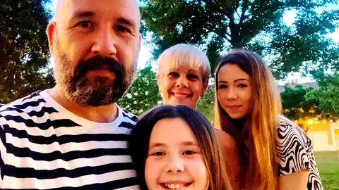 Asthar Mazo, Patricia Echarri y sus hijas