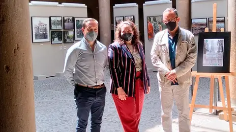 Luis J. Fern&aacute;ndez Rodr&iacute;guez, director de la UNED de Tudela; Rub&eacute;n Marco Armingol, alcalde de Mall&eacute;n y Marta G&oacute;mara Miram&oacute;n, Arque&oacute;loga y Directora del Plan de Investigaci&oacute;n del Proyecto Belsinon