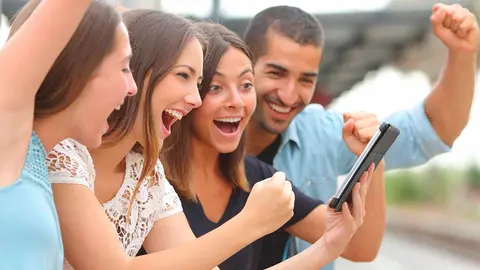 j&oacute;venes chicos chicas tablet ipad carrera ganador juego apuesta