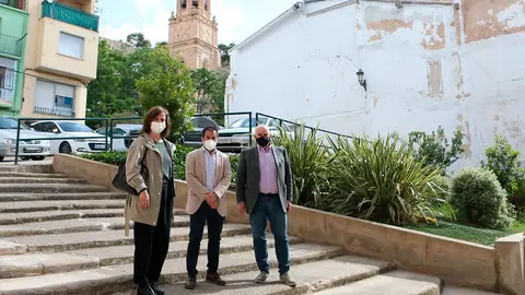Abril, Aierdi y Castillo, en un momento de la visita al casco hist&oacute;rico