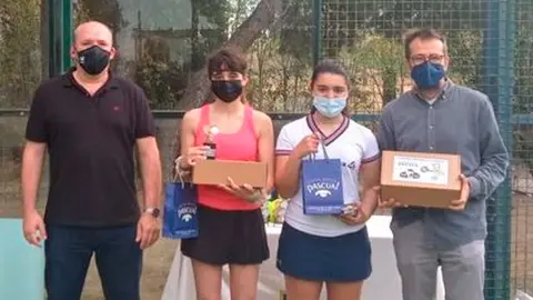 Las campeonas Maite Sesma y Elisa Montilla de 1&ordf; categor&iacute;a femenina