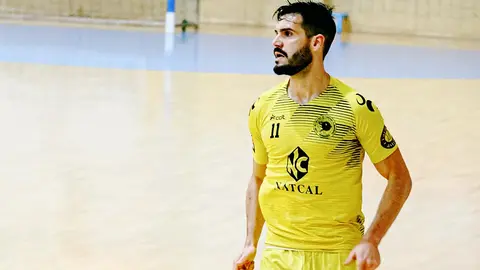 El codiciado p&iacute;vot luso Jo&atilde;o Miguel es el primer fichaje del Aspil-Jumpers Ribera Navarra FS