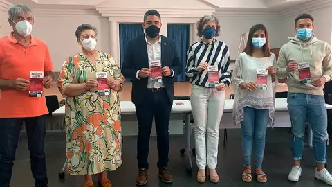 La consejera Esnaola con representantes municipales de las localidades adheridas al programa 'M&aacute;s deporte - Kirol plus'