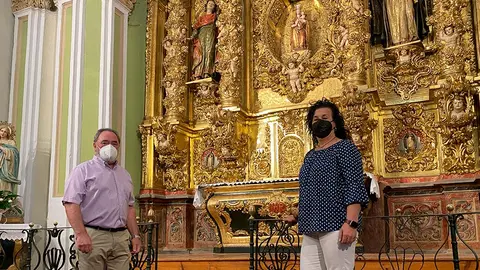 La concejal de Cultura, Ana Cirauqui, y el presidente de los Amigos del Patrimonio, Julio Zardoya