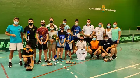 Premiados en el D&iacute;a del tenis de mesa de Cintru&eacute;nigo