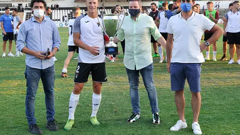 Entrega del Trofeo al Capit&aacute;n Delgado