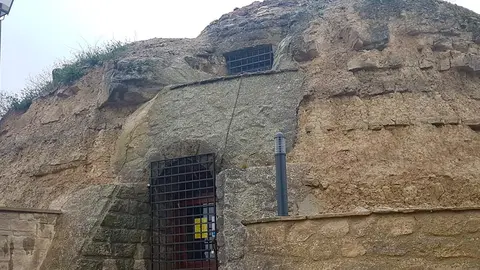 En las Cinco Villas se conservan magn&iacute;ficos ejemplos de pozos del hielo o neveros, como el de Las Pedrosas