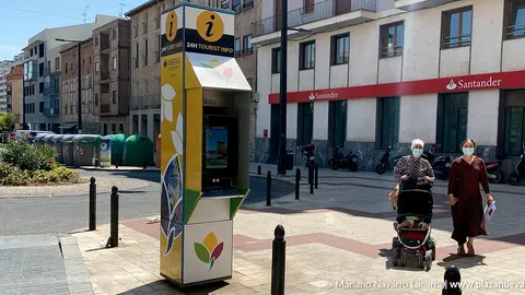 Punto de informaci&oacute;n tur&iacute;stica digital en el Muro de Tudela