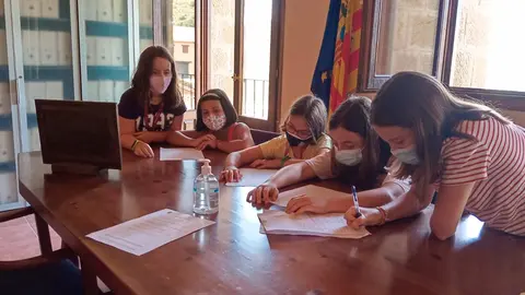 Los j&oacute;venes de El Frago se han convertido en alcaldes para realizar un estudio de las necesidades del municipio