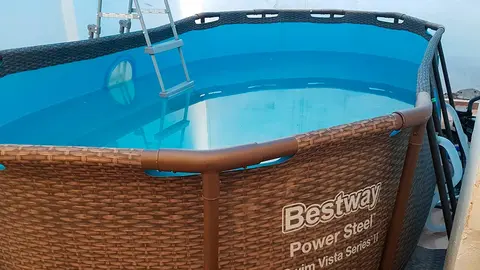 Piscina sustraida en el barrio de Capuchinos