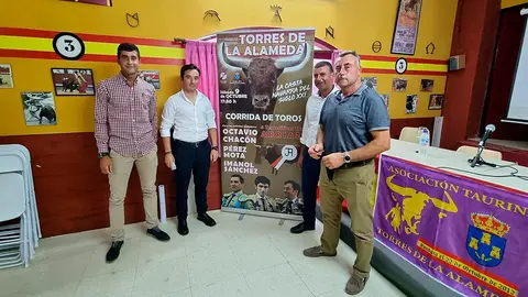 Javiera Arriazu, Imanol S&aacute;nchez y V&iacute;ctor y Roberto Arriazu en la presentaci&oacute;n del cartel