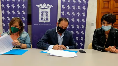 Firma del convenio del Ayuntamiento de Tarazona con APATA 1