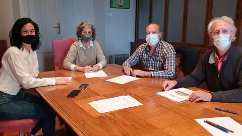 Reuni&oacute;n con la Consejera de Cultura del Gobierno de Navarra, Rebeca Esnaola